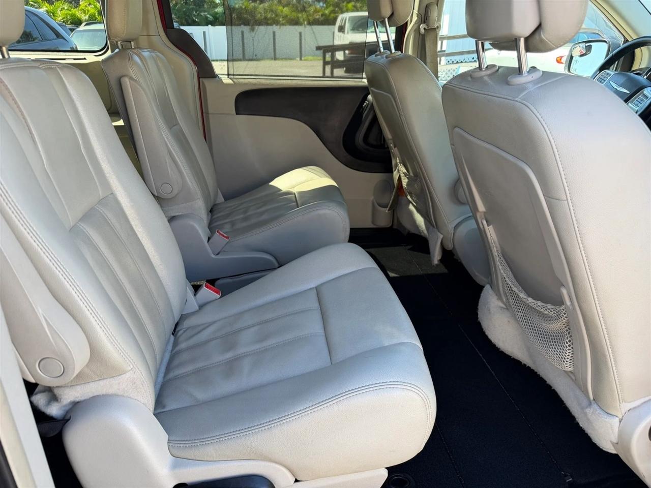 Chrysler Town & Country  2013
