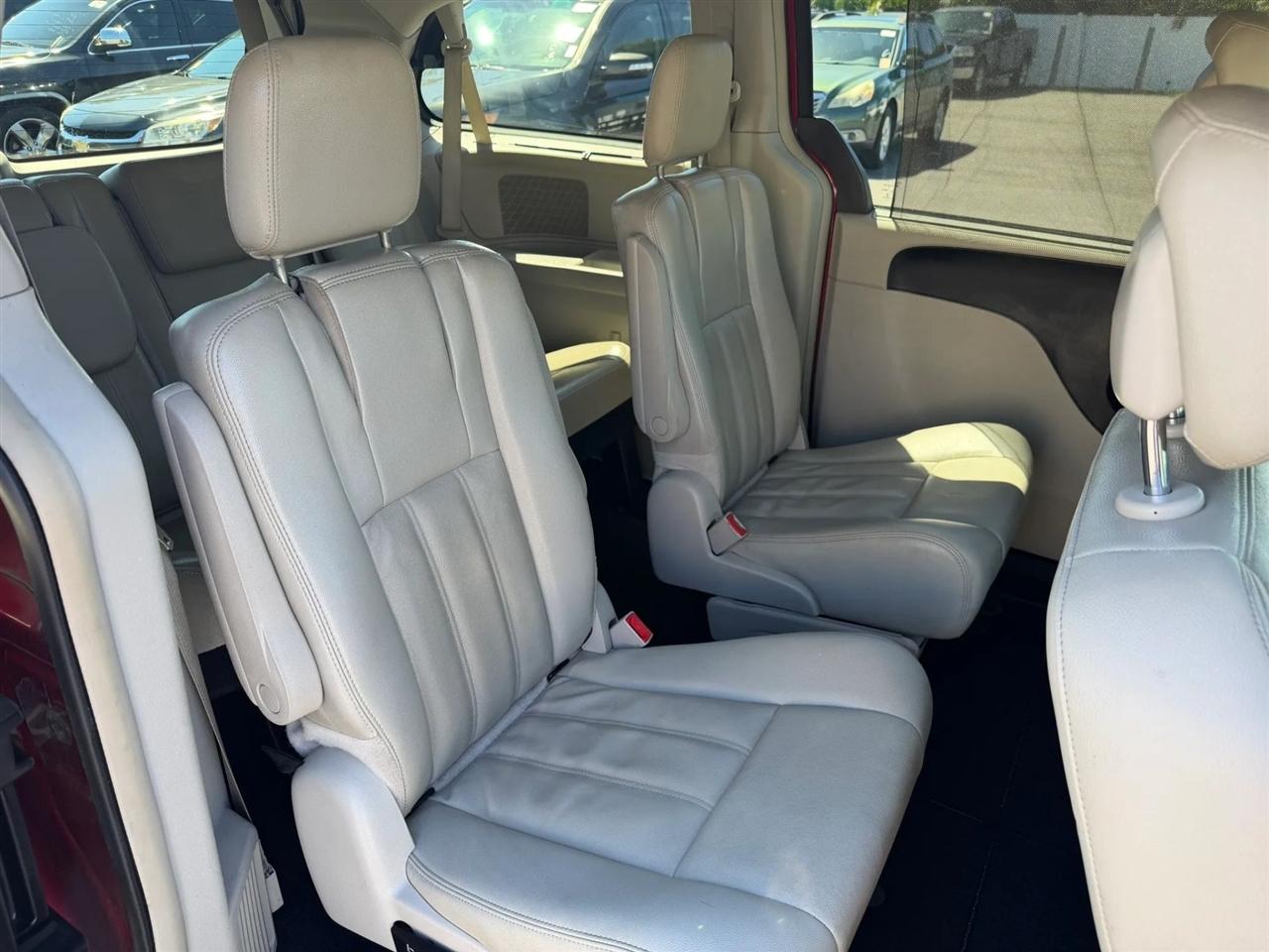 Chrysler Town & Country  2013