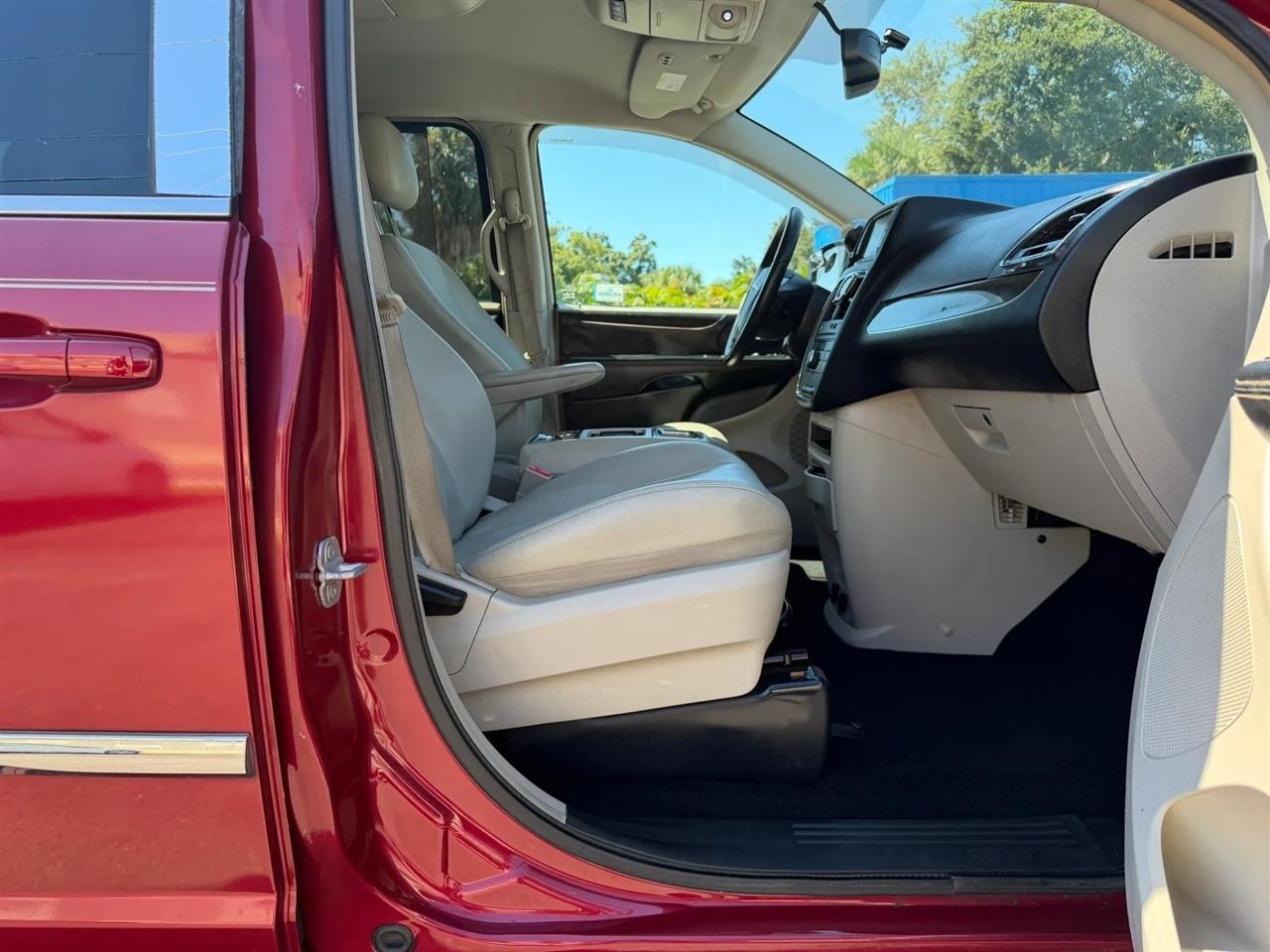 Chrysler Town & Country  2013