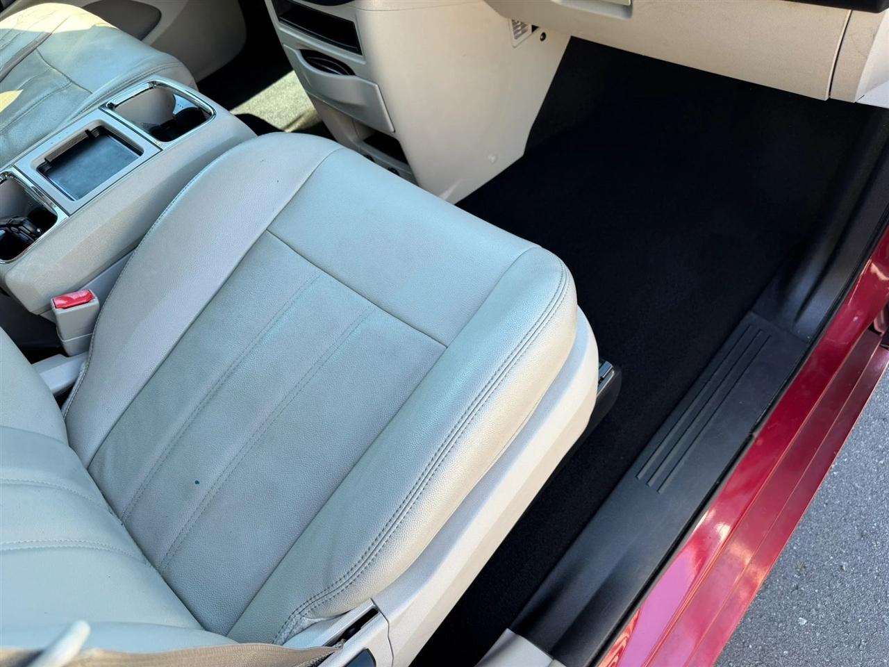 Chrysler Town & Country  2013