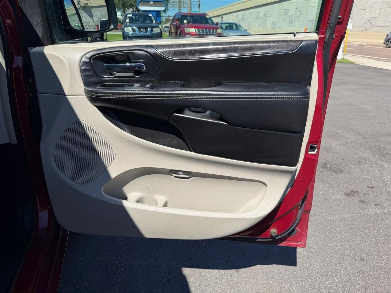 Chrysler Town & Country  2013