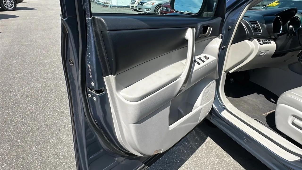 Toyota Highlander  2011