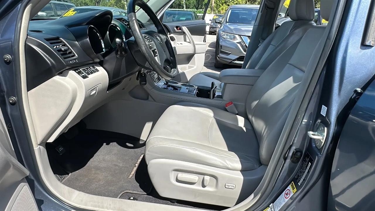 Toyota Highlander  2011