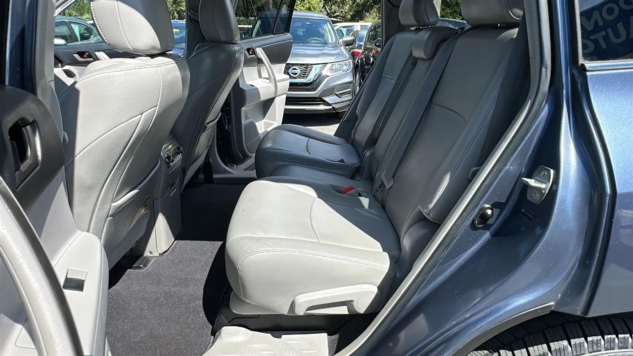 Toyota Highlander  2011