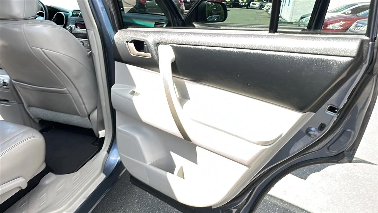 Toyota Highlander  2011