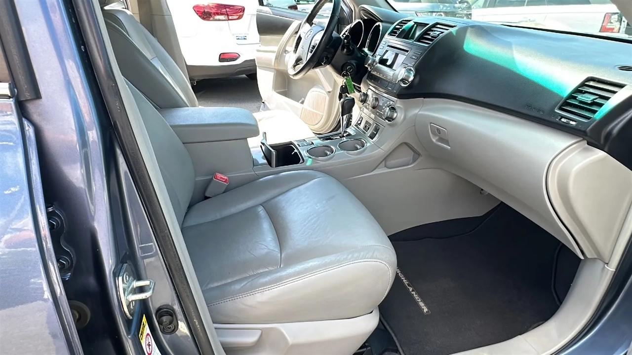 Toyota Highlander  2011