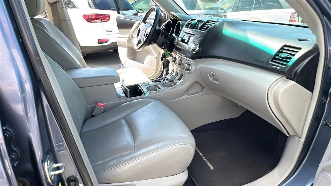 Toyota Highlander  2011