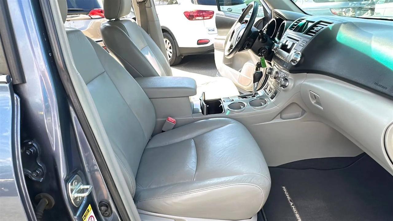 Toyota Highlander  2011