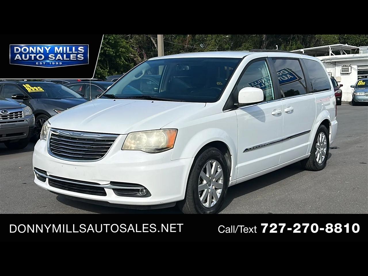 2016 Chrysler Town & Country Touring Minivan 4D