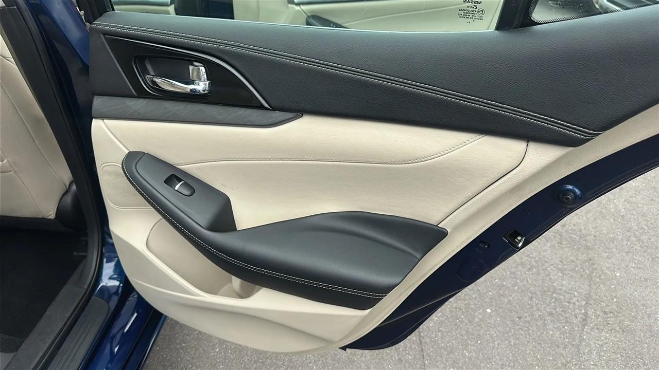 Nissan Maxima  2016