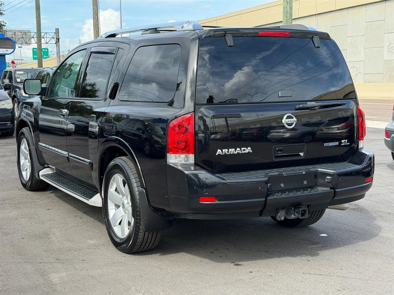 Nissan Armada  2013