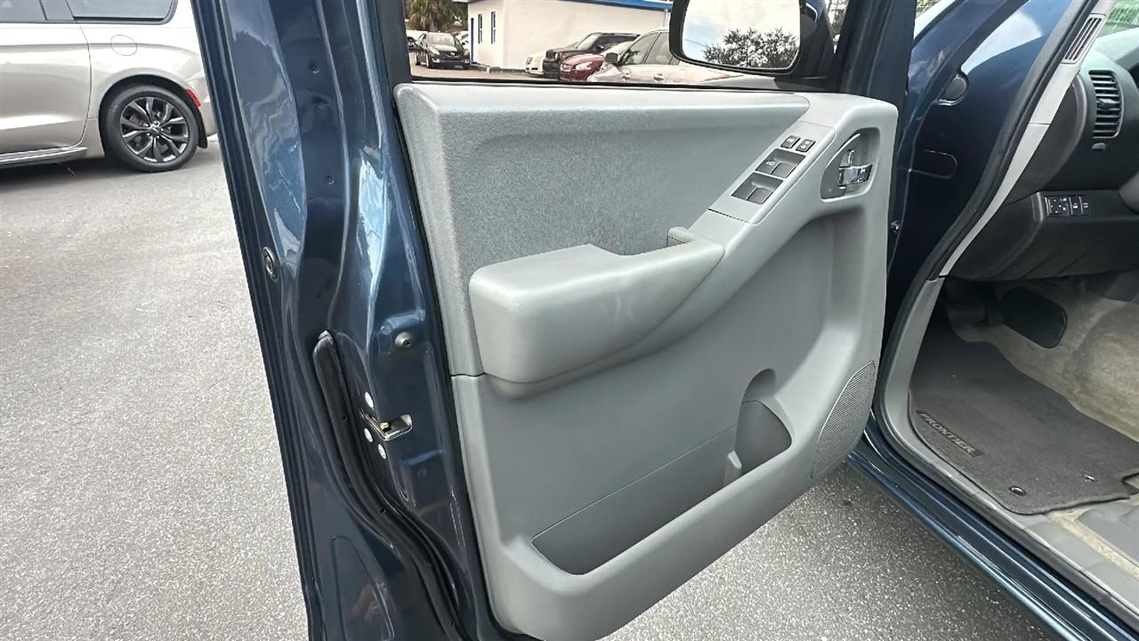 Nissan Frontier  2014