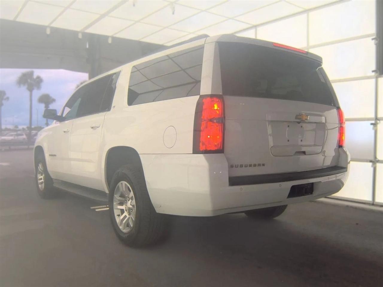 Chevrolet Suburban  2015
