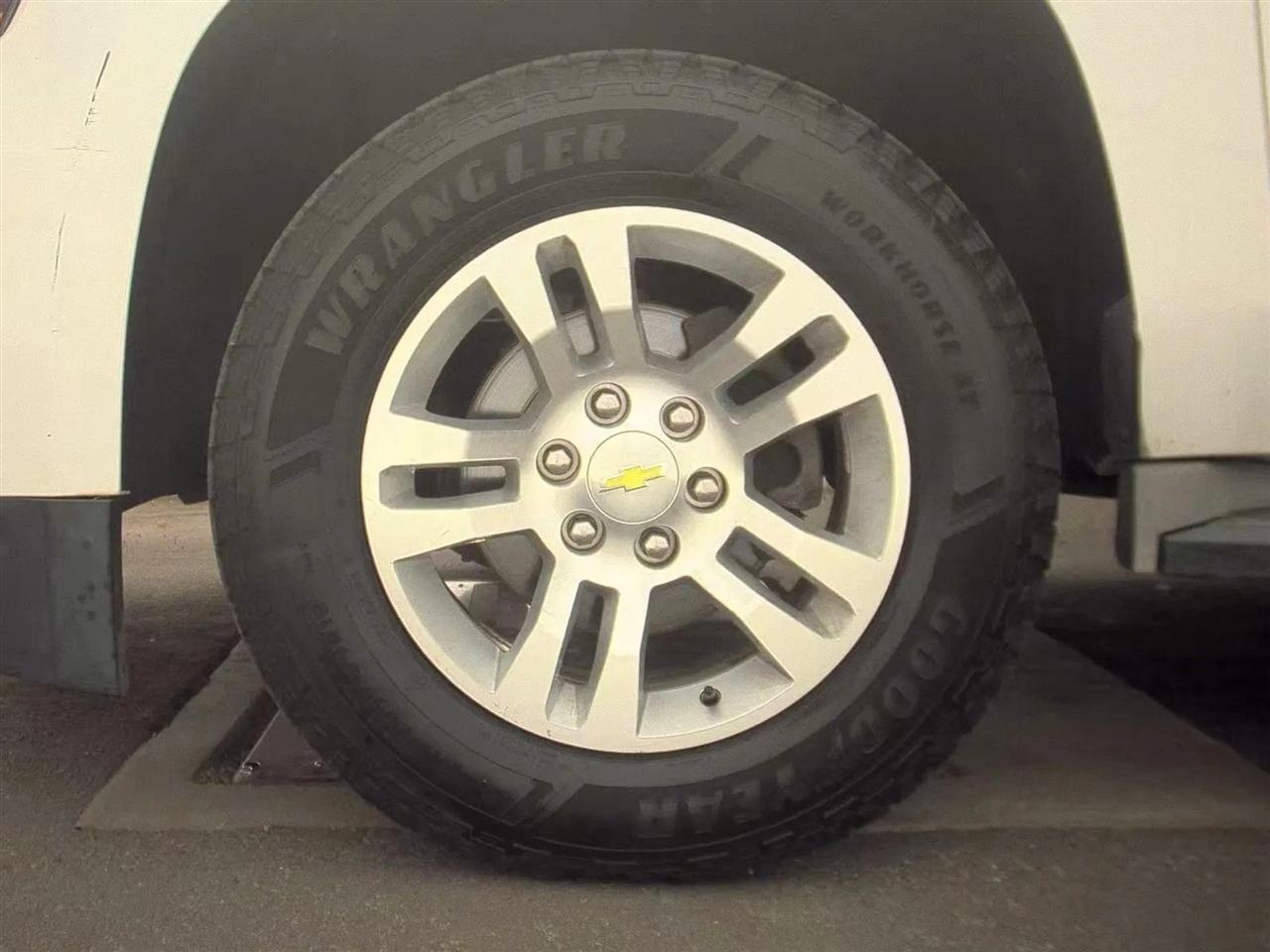 Chevrolet Suburban  2015