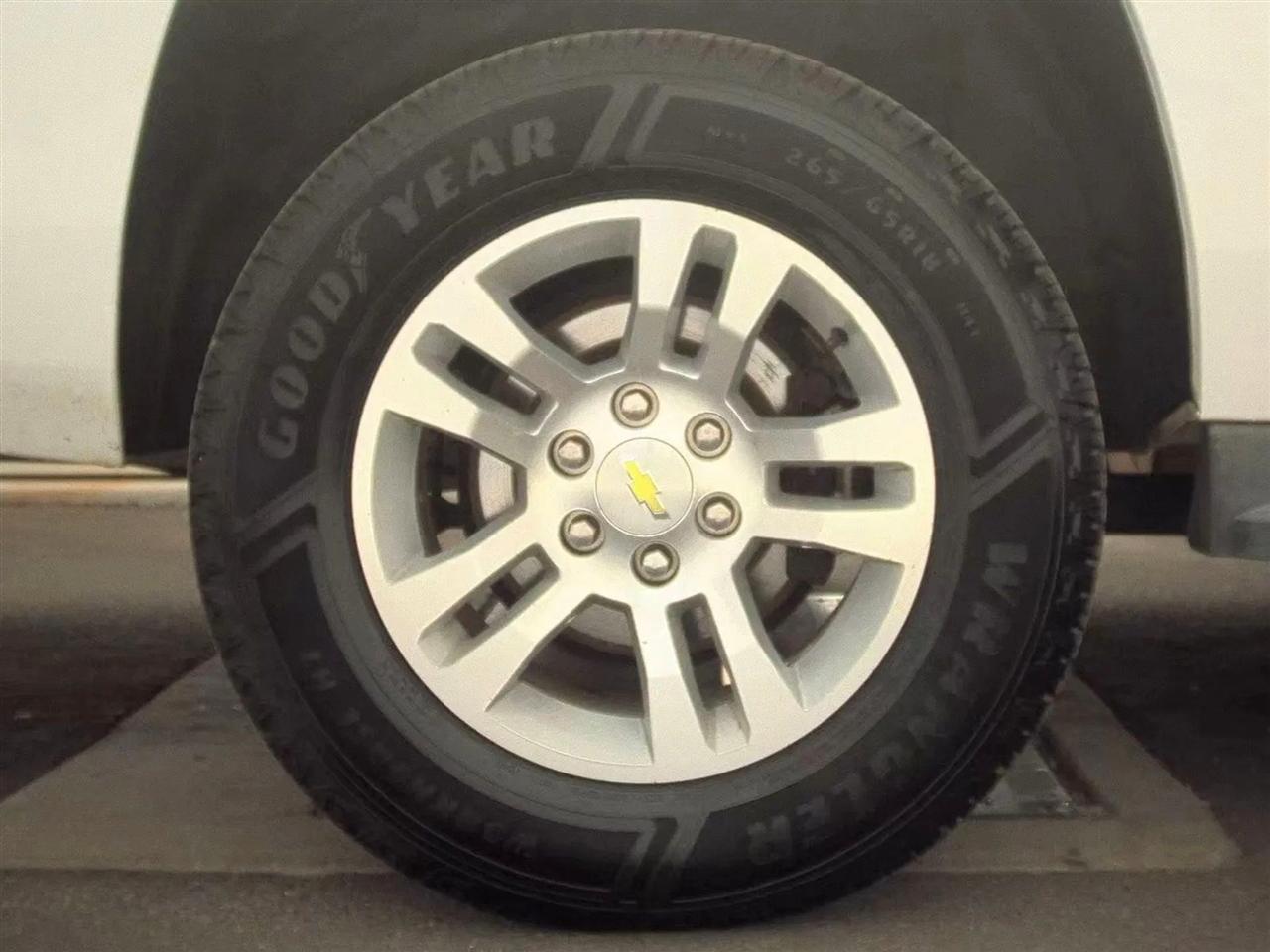 Chevrolet Suburban  2015