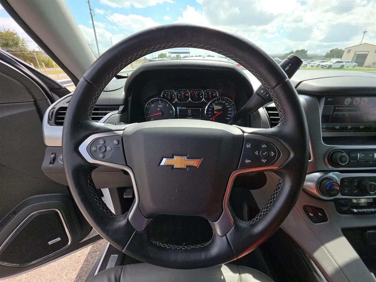 Chevrolet Suburban  2015
