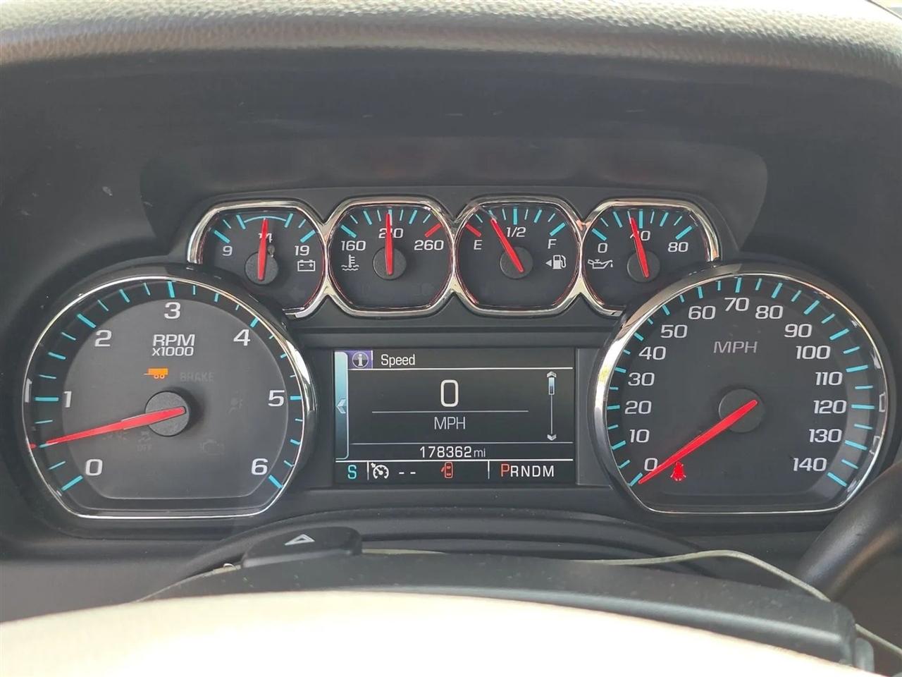 Chevrolet Suburban  2015