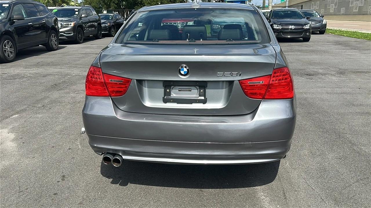 BMW 3 Series  2011