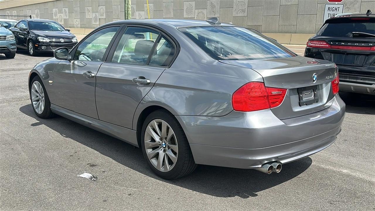 BMW 3 Series  2011