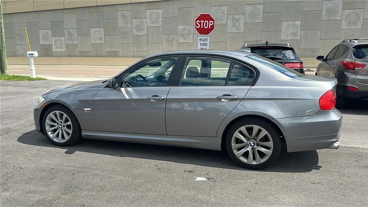 BMW 3 Series  2011