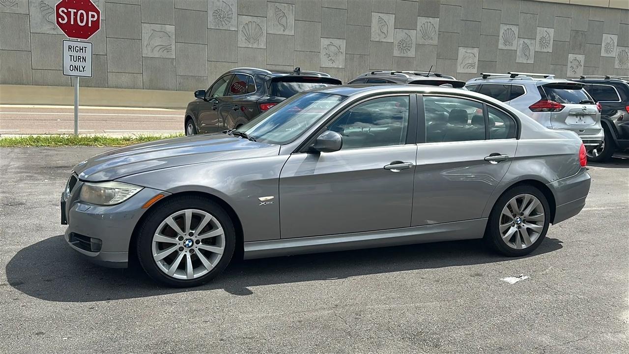 BMW 3 Series  2011