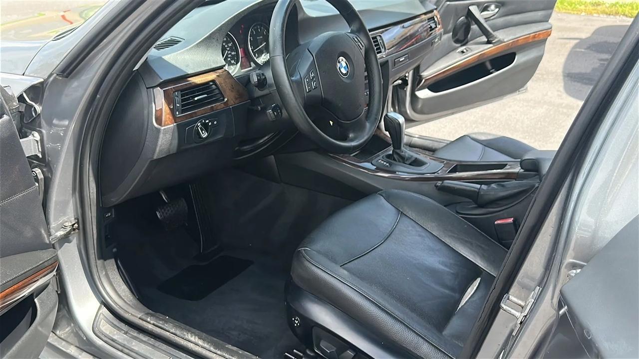 BMW 3 Series  2011