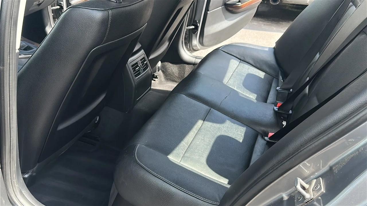 BMW 3 Series  2011