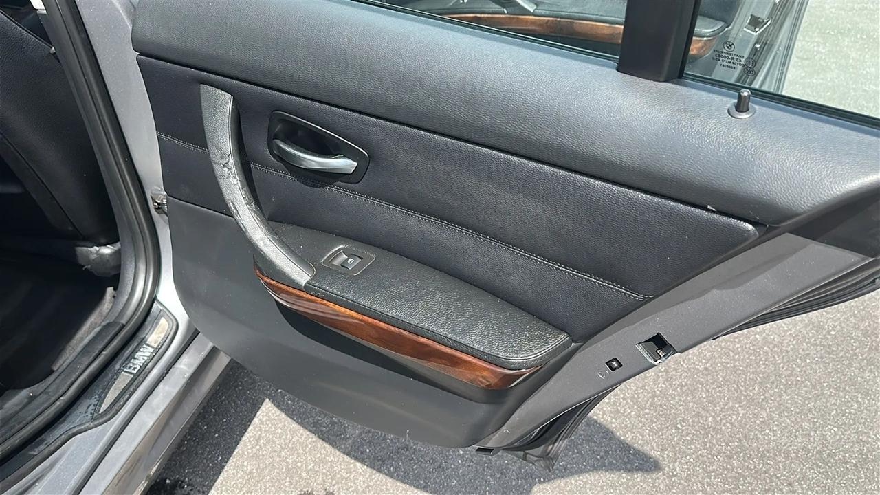 BMW 3 Series  2011