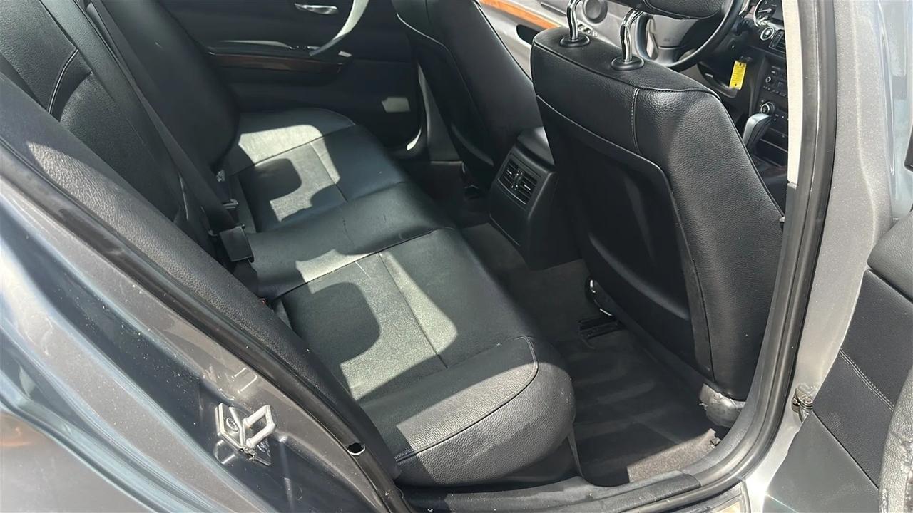 BMW 3 Series  2011