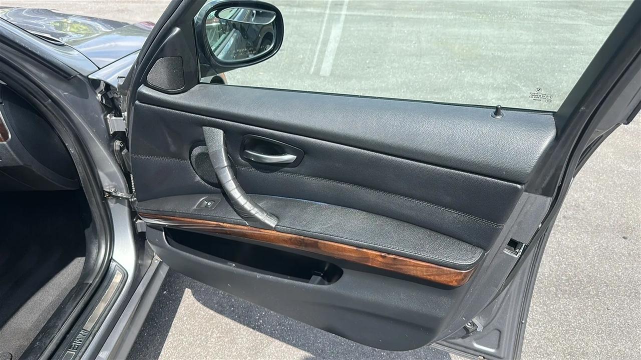 BMW 3 Series  2011