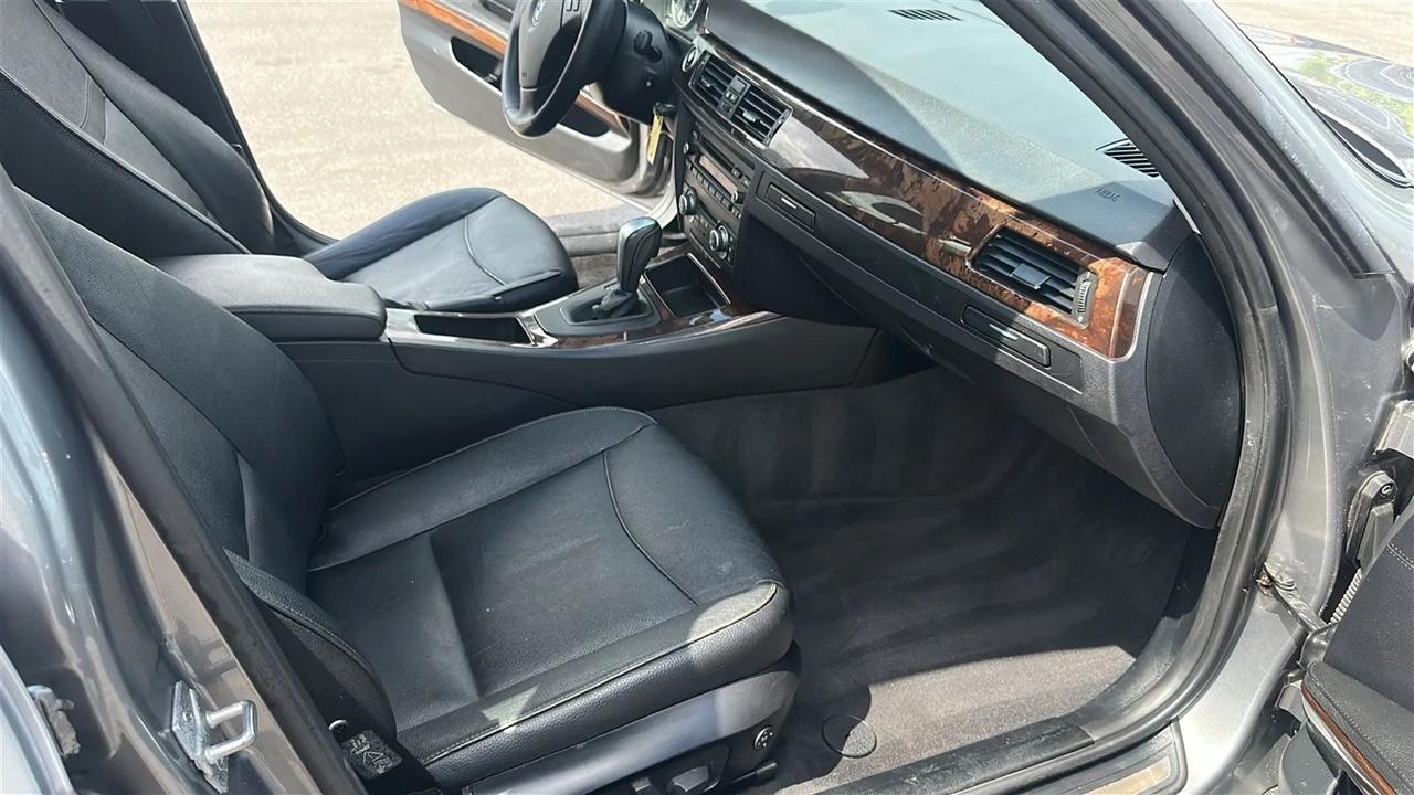 BMW 3 Series  2011