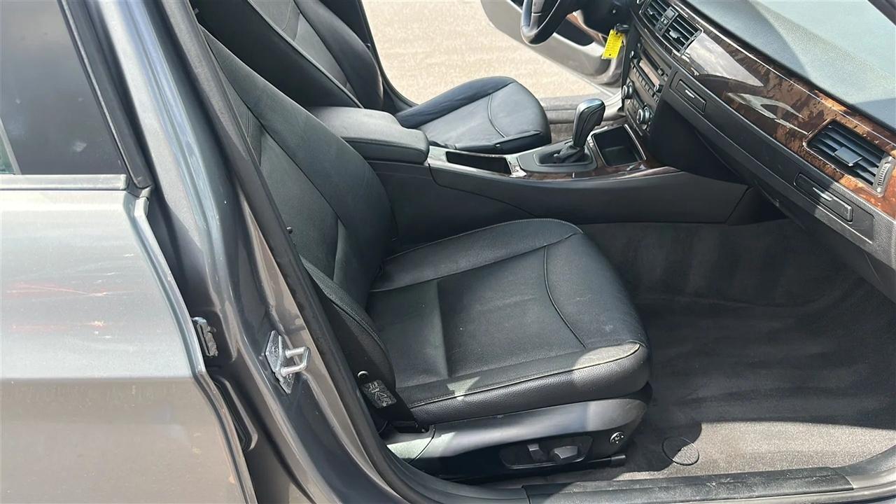BMW 3 Series  2011
