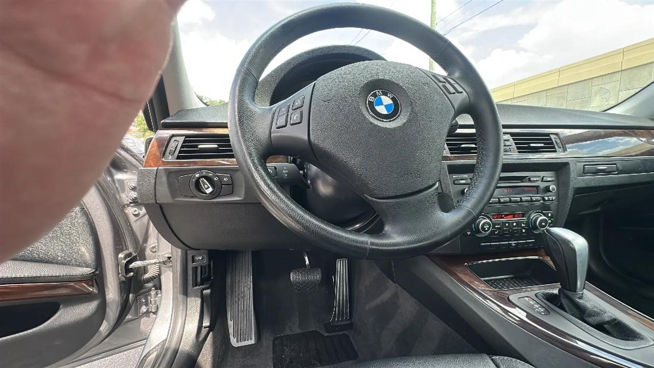 BMW 3 Series  2011