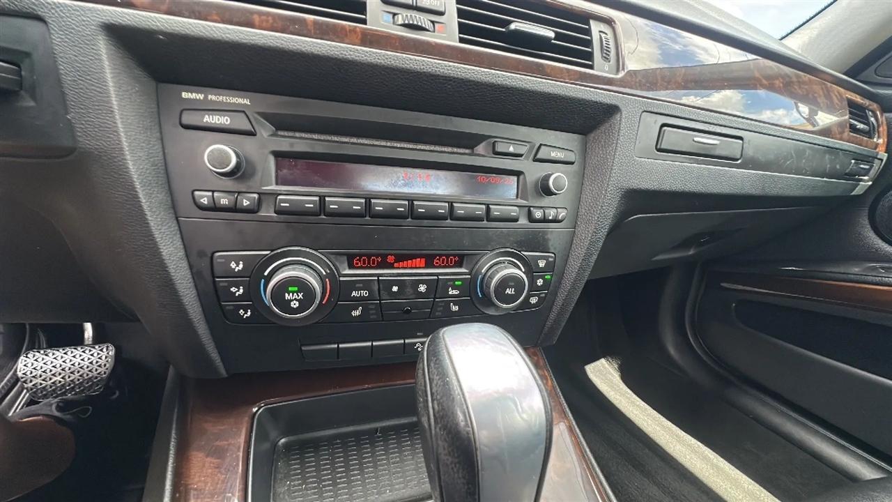 BMW 3 Series  2011