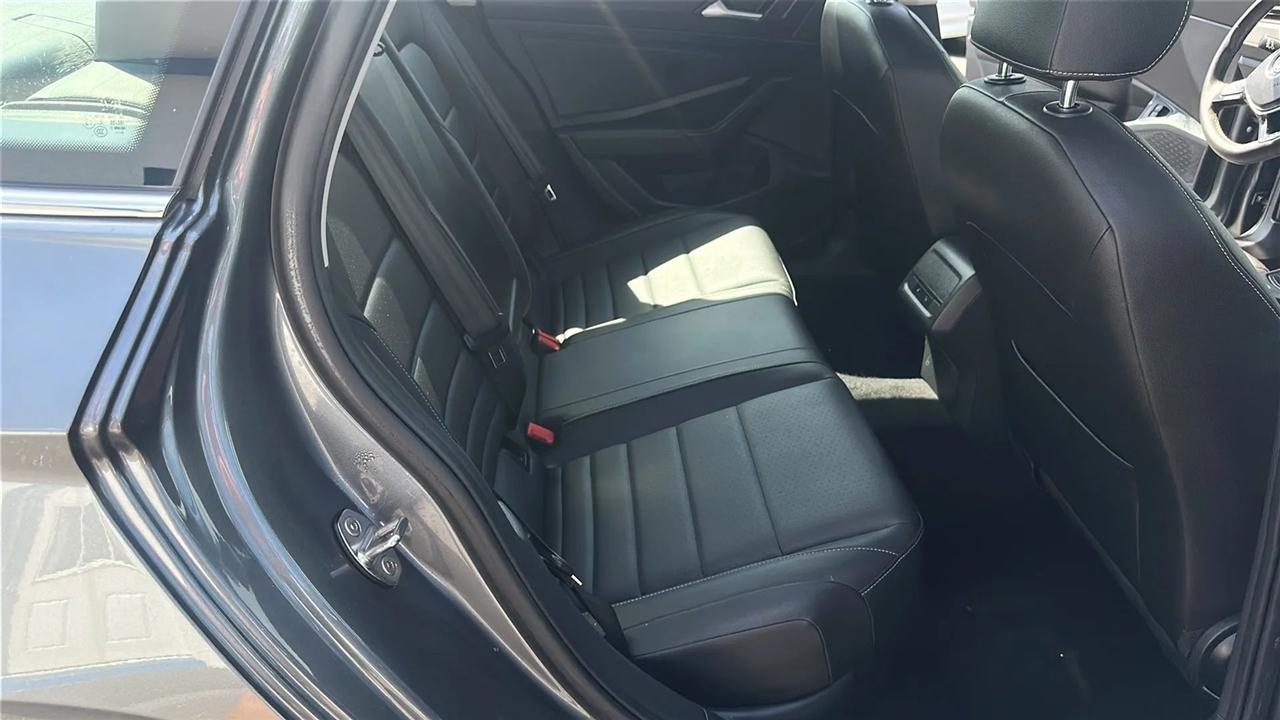 Volkswagen Jetta  2021