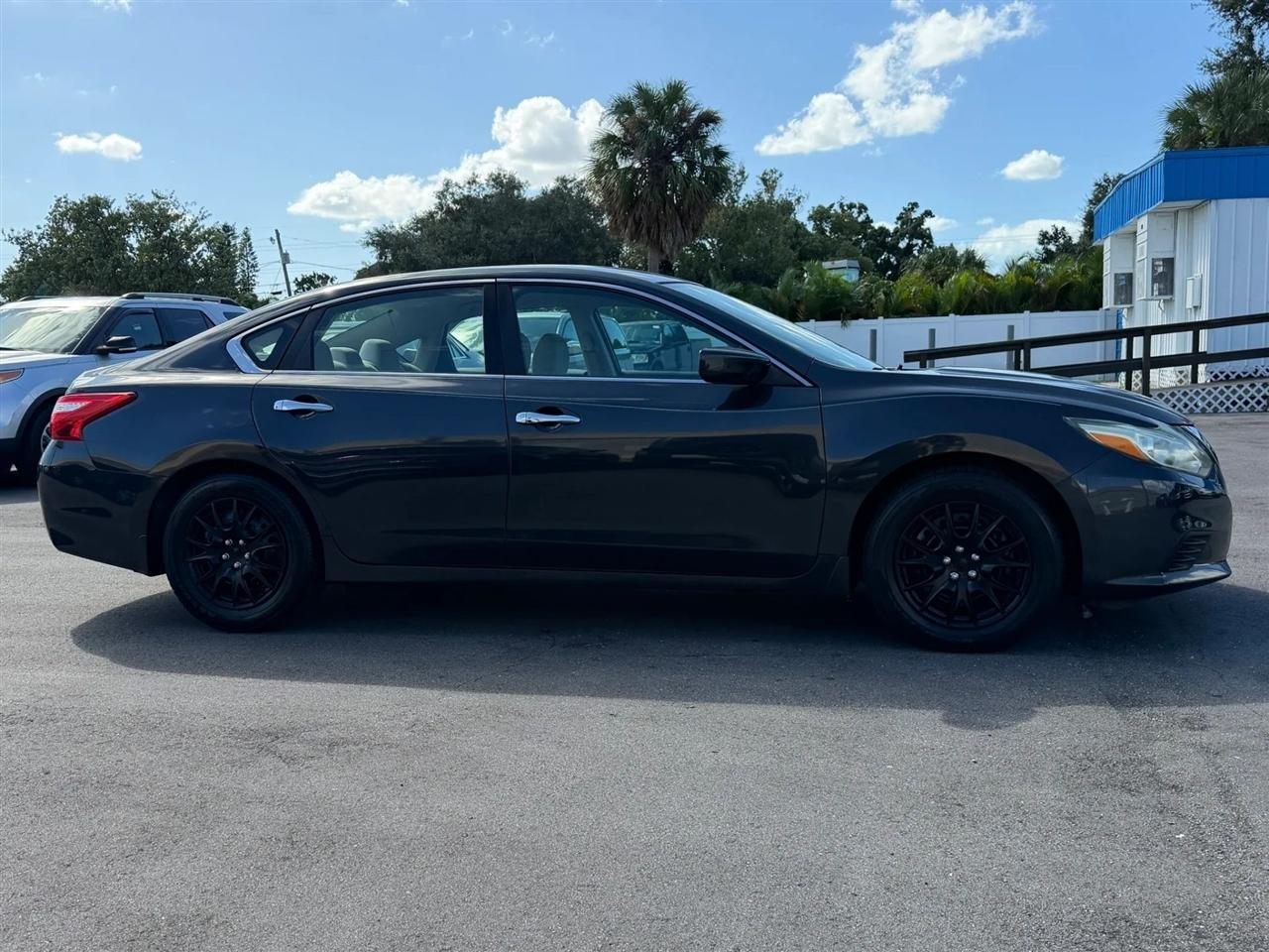 Nissan Altima  2016