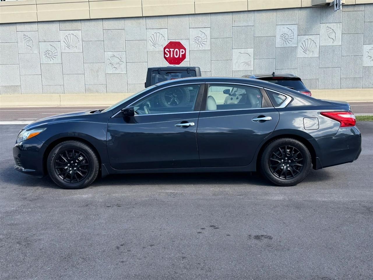 Nissan Altima  2016