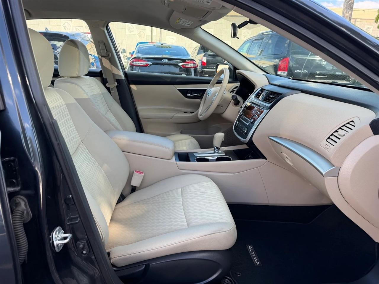 Nissan Altima  2016