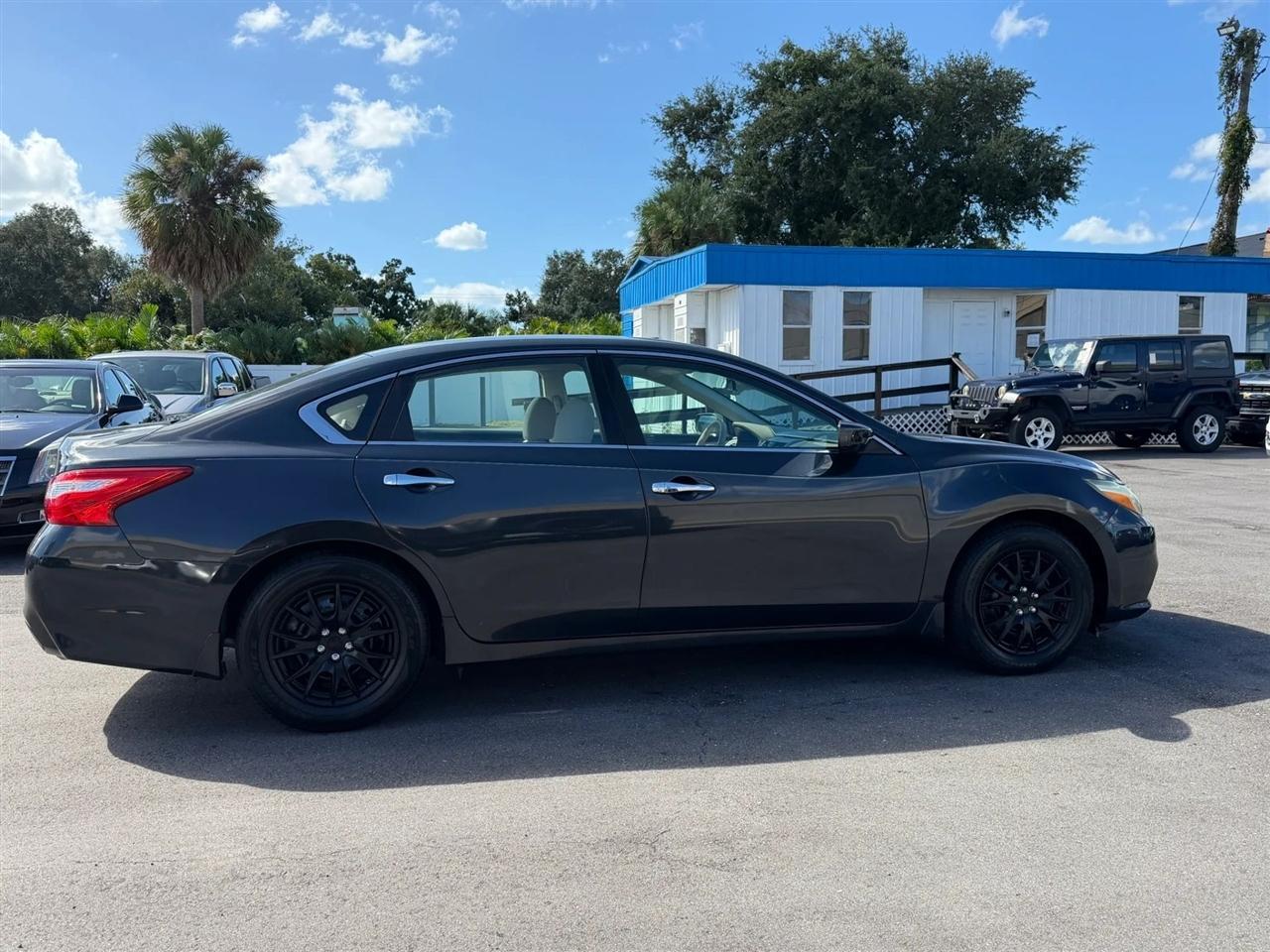 Nissan Altima  2016