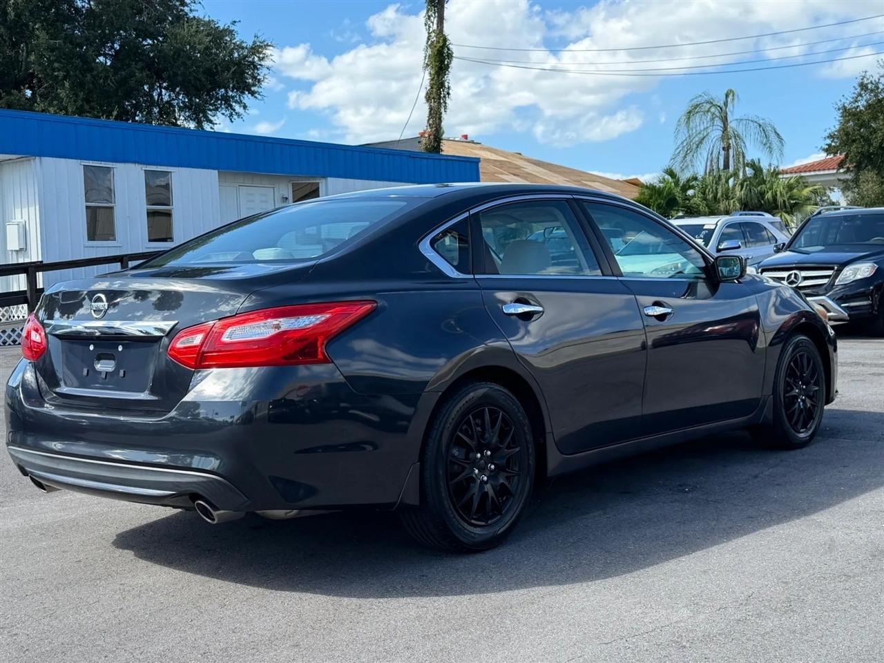 Nissan Altima  2016