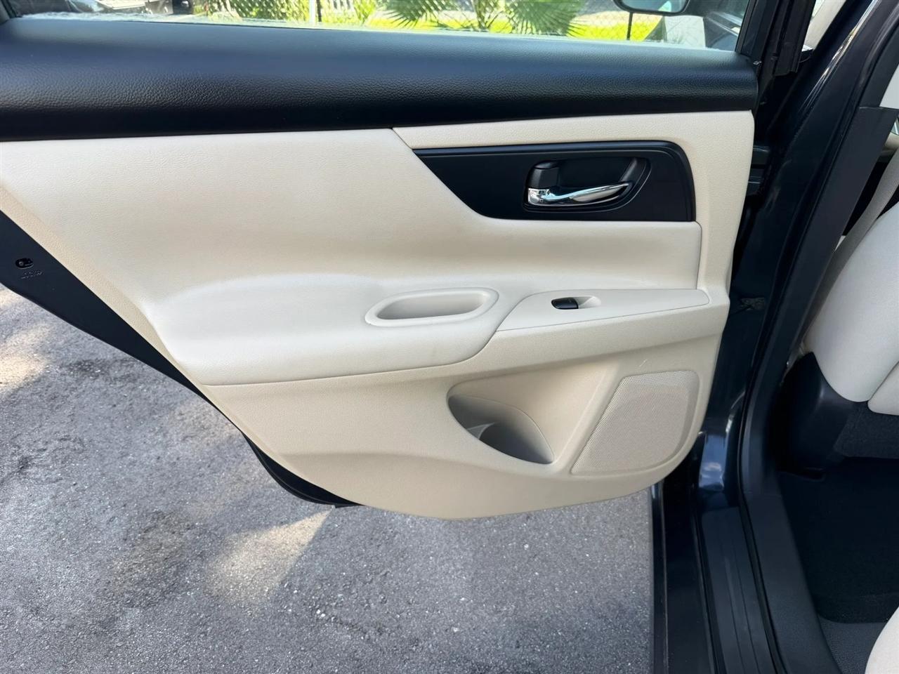 Nissan Altima  2016