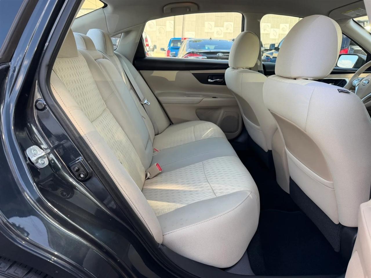 Nissan Altima  2016