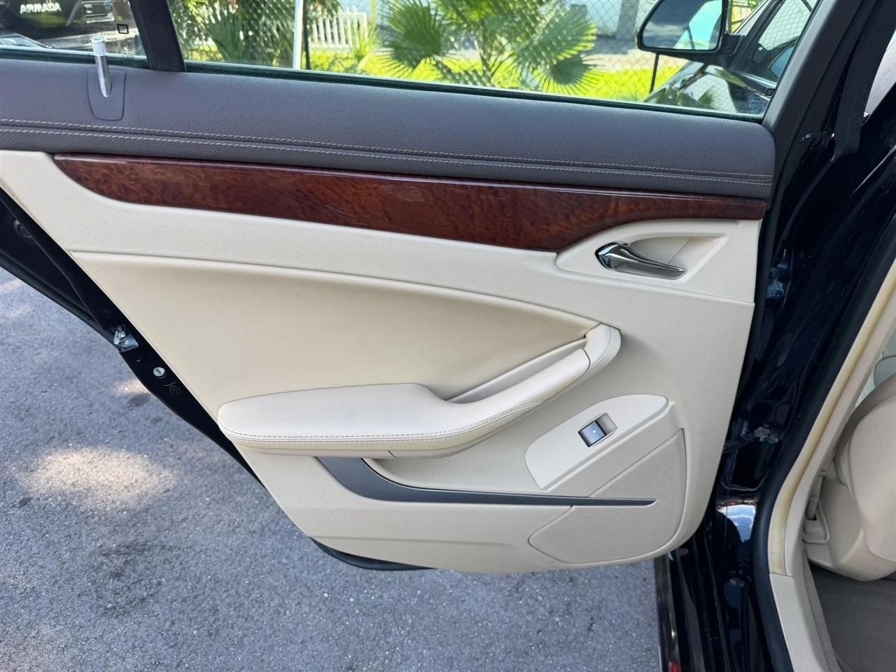 Cadillac CTS Sedan  2011