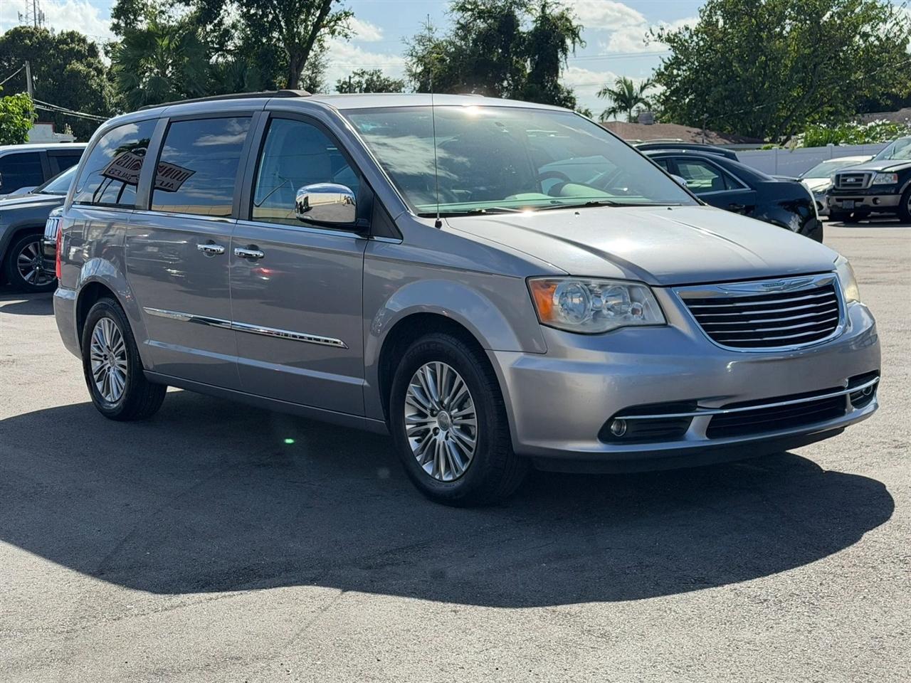 Chrysler Town & Country  2013