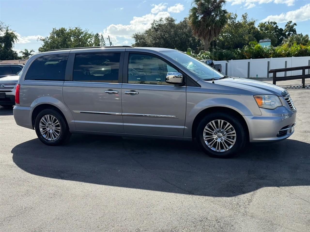 Chrysler Town & Country  2013