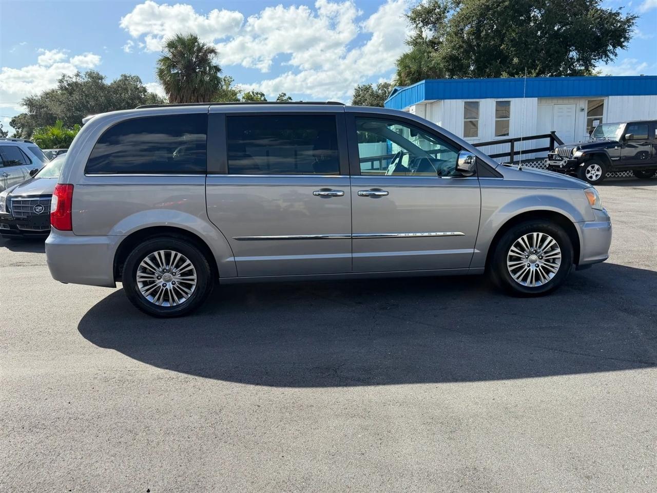 Chrysler Town & Country  2013