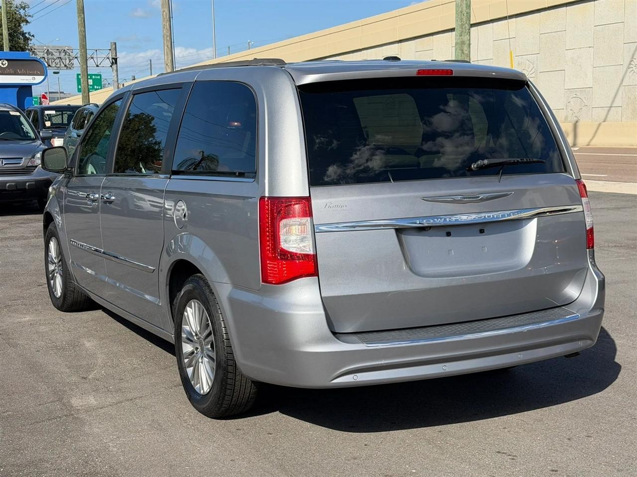 Chrysler Town & Country  2013
