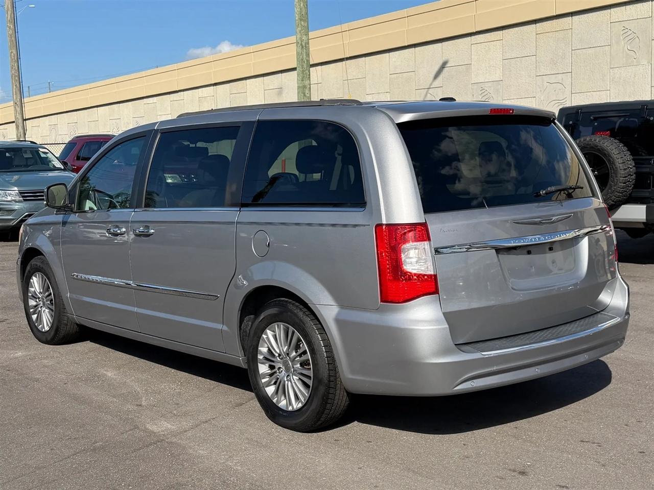 Chrysler Town & Country  2013