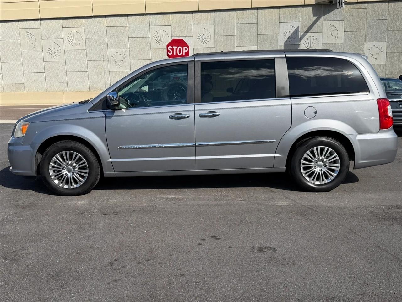 Chrysler Town & Country  2013