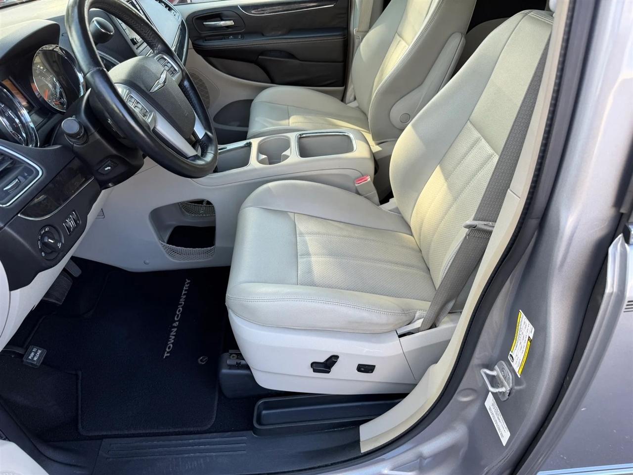 Chrysler Town & Country  2013